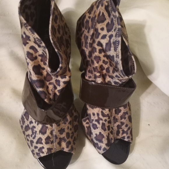 Slip on high heels size 10 Animal Print - Picture 1 of 8